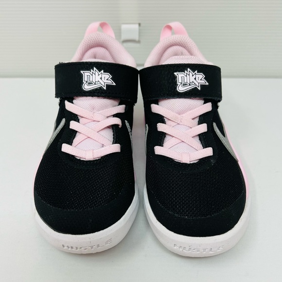 NIKE**Team Hustle D 10 Girls Sneakers**US 11 $65 - Picture 2 of 6